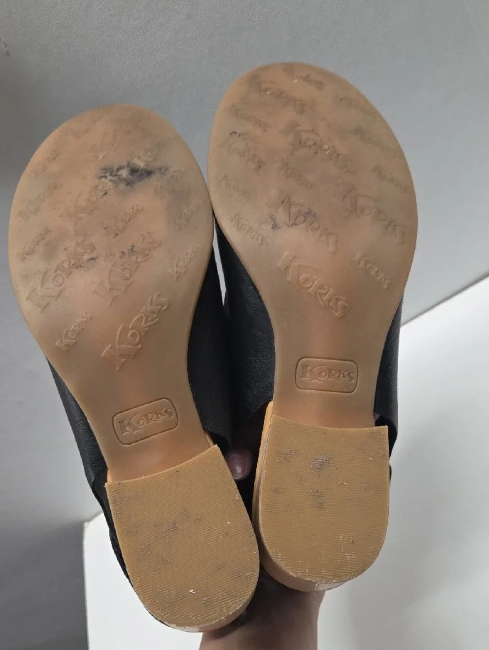 Korks Black Open-Toe Leather Sandals with Tan Block Heel Size 9.5